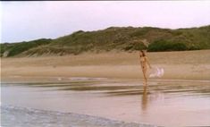 Голая Хеди Барресс в фильме «Варварские годы» фото #1