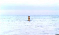 Голая Хеди Барресс в фильме «Варварские годы» фото #2