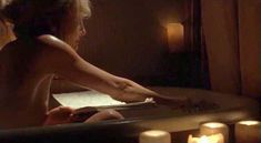 Голая Хелен Джой в фильме «Смерть в лагуне» фото #2