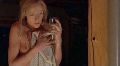 Голая Хелен Джой в фильме «Смерть в лагуне» фото #3