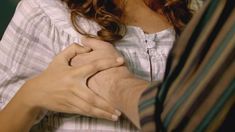 Голая Хелен Зиммер в фильме «Q. Загадка женщины» фото #17