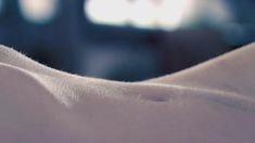 Голая Хелен Зиммер в фильме «Q. Загадка женщины» фото #24