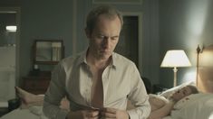 Голая Хелен Кеннеди в сериале «Под прицелом» фото #5