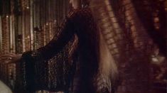 Голая Хелен Миррен в фильме «Экскалибур» фото #1