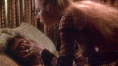 Голая Хелен Миррен в фильме «Экскалибур» фото #3