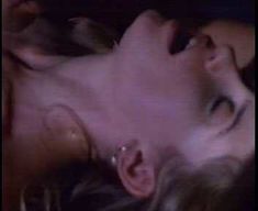 Голая Хелен Слейтер в фильме «Предательство голубки» фото #4