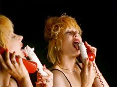 Голая Хетти Бэйнес в фильме «Ненасытная миссис Кёрш» фото #7