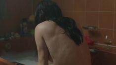 Голая Хлоя Севиньи в сериале «Мимо цели» фото #12