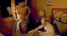 Голая Холли Льюис в фильме «Девчонки» фото #8