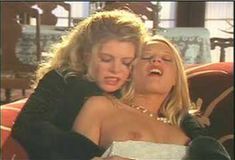 Голая грудь Холли Сэмпсон в сериале «Сказки на ночь» фото #5