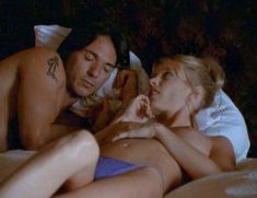 Полностью голая Холли Сэмпсон в фильме «Наверху» фото #5