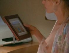 Полностью голая Холли Сэмпсон в фильме «Наверху» фото #7