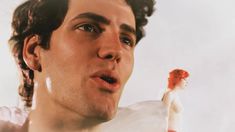 Холли Халстон засветила грудь в фильме «День отца» фото #2