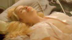 Голая Чарли Даниэльсон в фильме «Дурная биология» фото #15