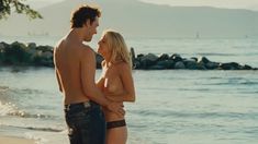 Голая Челан Симмонс в фильме «Удачи, Чак!» фото #1