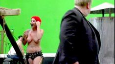 Голая Челси Ричардс в фильме «Пир 2. Кровавые секунды» фото #9