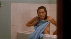 Голая Челси Филд в фильме «Дьявол песков» фото #3