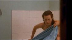 Голая Челси Филд в фильме «Дьявол песков» фото #4