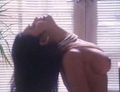 Голая Чона Джейсон в фильме «Грешная интрига» фото #8