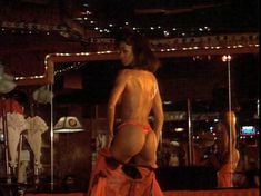 Голая Шарлин Джонс в фильме «Идеально» фото #3