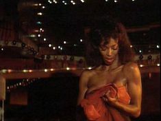 Голая Шарлин Джонс в фильме «Идеально» фото #4