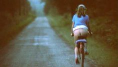 Полностью голая Шарлотт Александра в фильме «Настоящая девчонка» фото #20