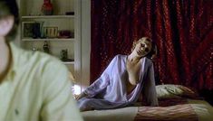 Голая Шарлотт Бекен в фильме «Семейка Роуз» фото #1