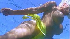 Голая Шаэ Маркс в фильме «Возвращение на дикий пляж» фото #13