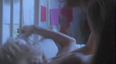 Голая Шеннон Харт Клири в фильме «Приют кошмаров» фото #3