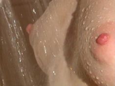 Голая Шеннон Хатчинсон в фильме «Я знаю, что вы снимали этим летом» фото #2