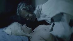 Голая Шерилин Фенн в сериале «Бесстыдники» фото #4