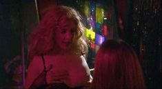 Голая Ши Александр в фильме «Призраки не спят» фото #2