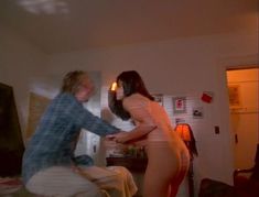 Голая Шири Раппапорт в фильме «Маленькие ведьмы» фото #13