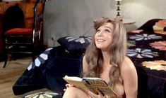 Голая Ширли МакЛейн в фильме «Семь раз женщина» фото #2