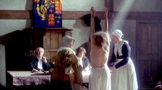 Голая Ширли МакЛейн в фильме «Судебный процесс над салемскими ведьмами» фото #1