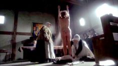 Голая Ширли МакЛейн в фильме «Судебный процесс над салемскими ведьмами» фото #2