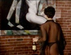 Голая Шона О’Брайэн в фильме «Близнецы» фото #16