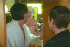 Пышная голая грудь Шоны Райан в фильме The Pleasure Zone фото #5