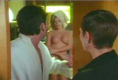 Пышная голая грудь Шоны Райан в фильме The Pleasure Zone фото #6