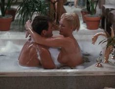 Голая Шэннон Твид в фильме «Скандальное поведение» фото #3