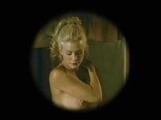 Голая Шэннон Твид в фильме «Шумные девочки» фото #3