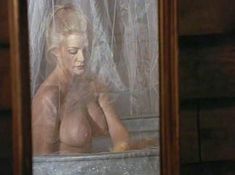 Голая Шэннон Твид в фильме «Шумные девочки» фото #6