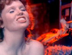 Голая Шэрон Келли в фильме «Грязные мысли юной Салли» фото #15