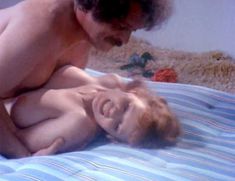 Голая Шэрон Келли в фильме «Грязные мысли юной Салли» фото #24