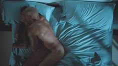 Голая Шэрон Лил в фильме «Зависимый» фото #2