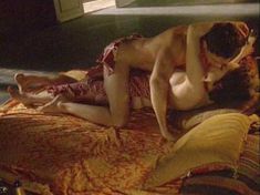 Шэрон Стоун показала голую грудь в фильме «Двойной агент» фото #2