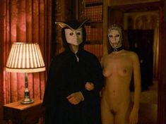 Голая Эбигейл Гуд в фильме «С широко закрытыми глазами» фото #22