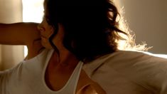 Соски Эбигейл Спенсер в сериале «Ошибки прошлого» фото #4