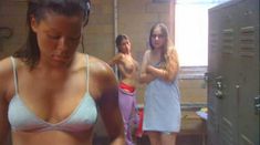 Голая Эджи Валдез в фильме «Восстание душ. Бунт мертвецов» фото #1