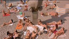 Голая Эдита Деверу в фильме «Евротур» фото #1